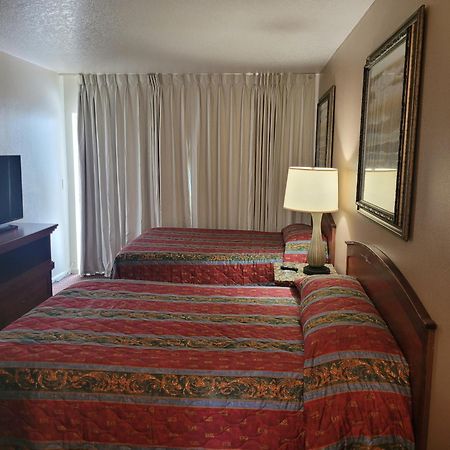 וסט פאלם ביץ' Queens Lodge Motel מראה חיצוני תמונה