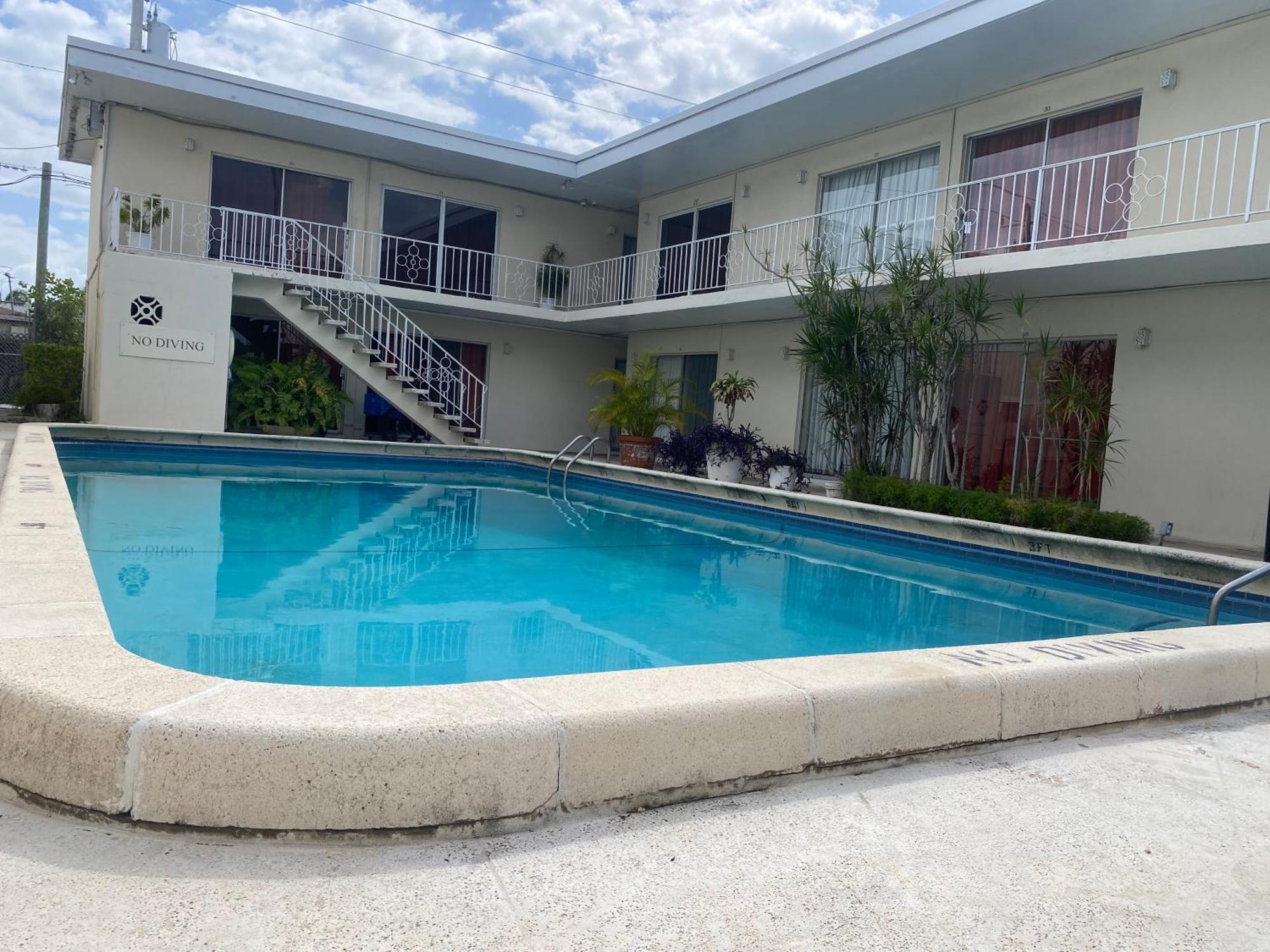 וסט פאלם ביץ' Queens Lodge Motel מראה חיצוני תמונה